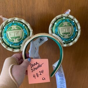 Authentic Disney Wakanda Forever Minnie ears nwt